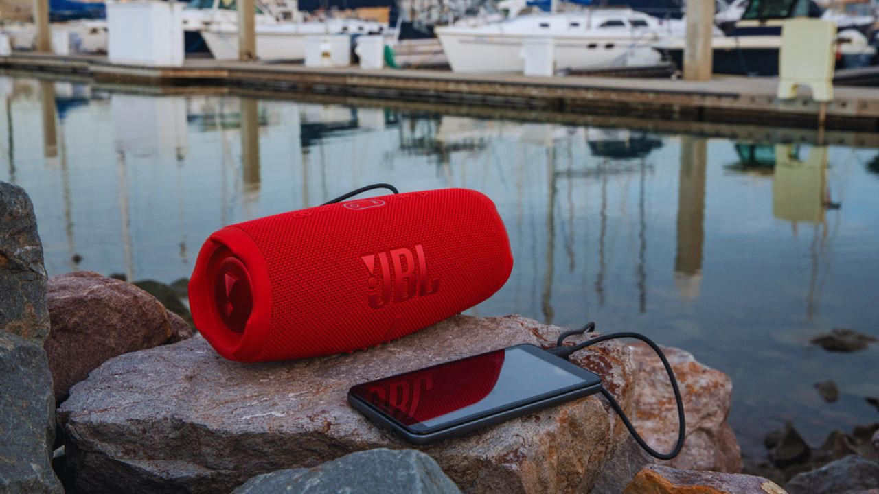 JBL Boombox 3 e JBL Charge 5: gli iconici speaker JBL ora anche con connettività Wi-Fi thumbnail