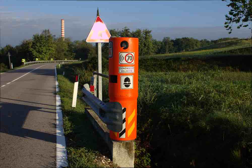 Straßenverkehrsordnung, hier sind alle von der Regierung genehmigten Nachrichten, Quelle DepositPhotos