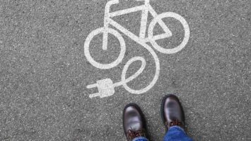 E-bike e cicloturismo: le opportunità e le sfide per l'ecosistema italiano della bicicletta thumbnail