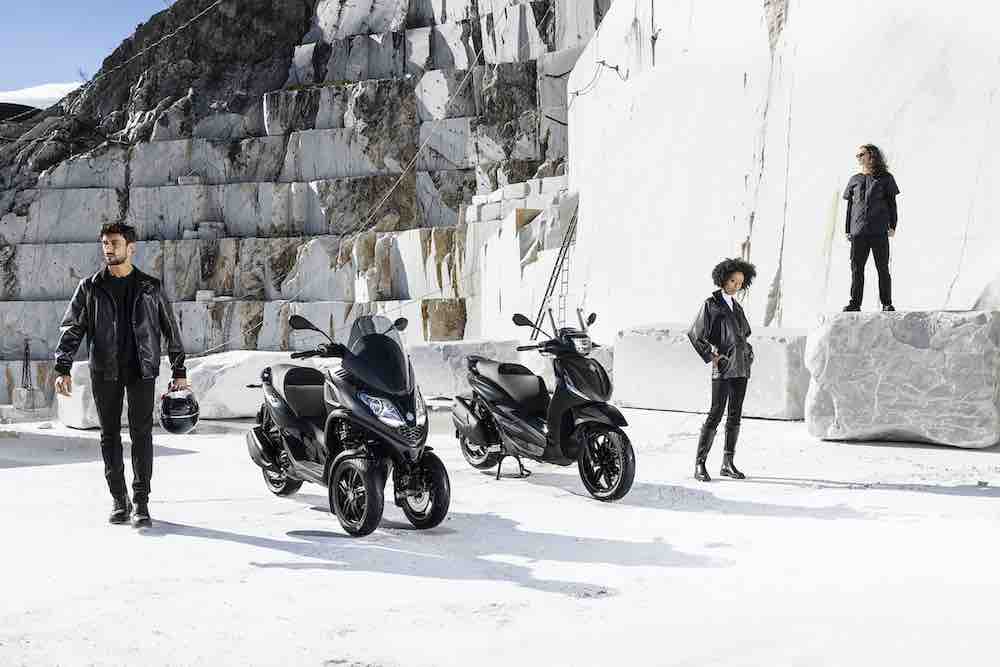 Piaggio Beverly und MP3 300 Deep Black, hier sind die Versionen 2023, Quelle Piaggio-Pressestelle