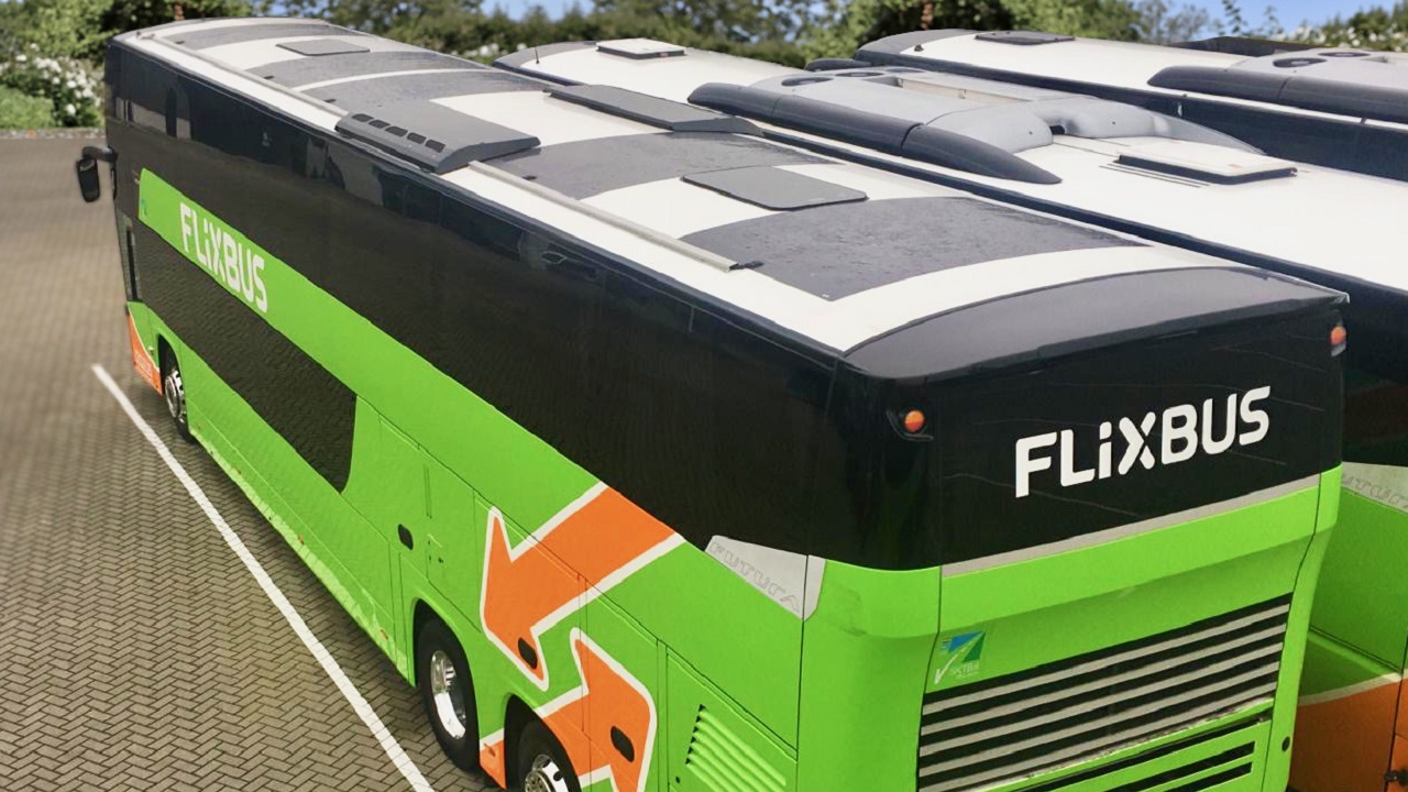 Arrivano gli autobus di FlixBus alimentati a energia solare thumbnail