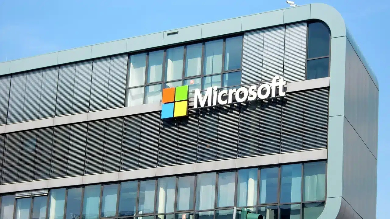 Microsoft e Oracle ampliano la partnership: accordo per il futuro del cloud thumbnail