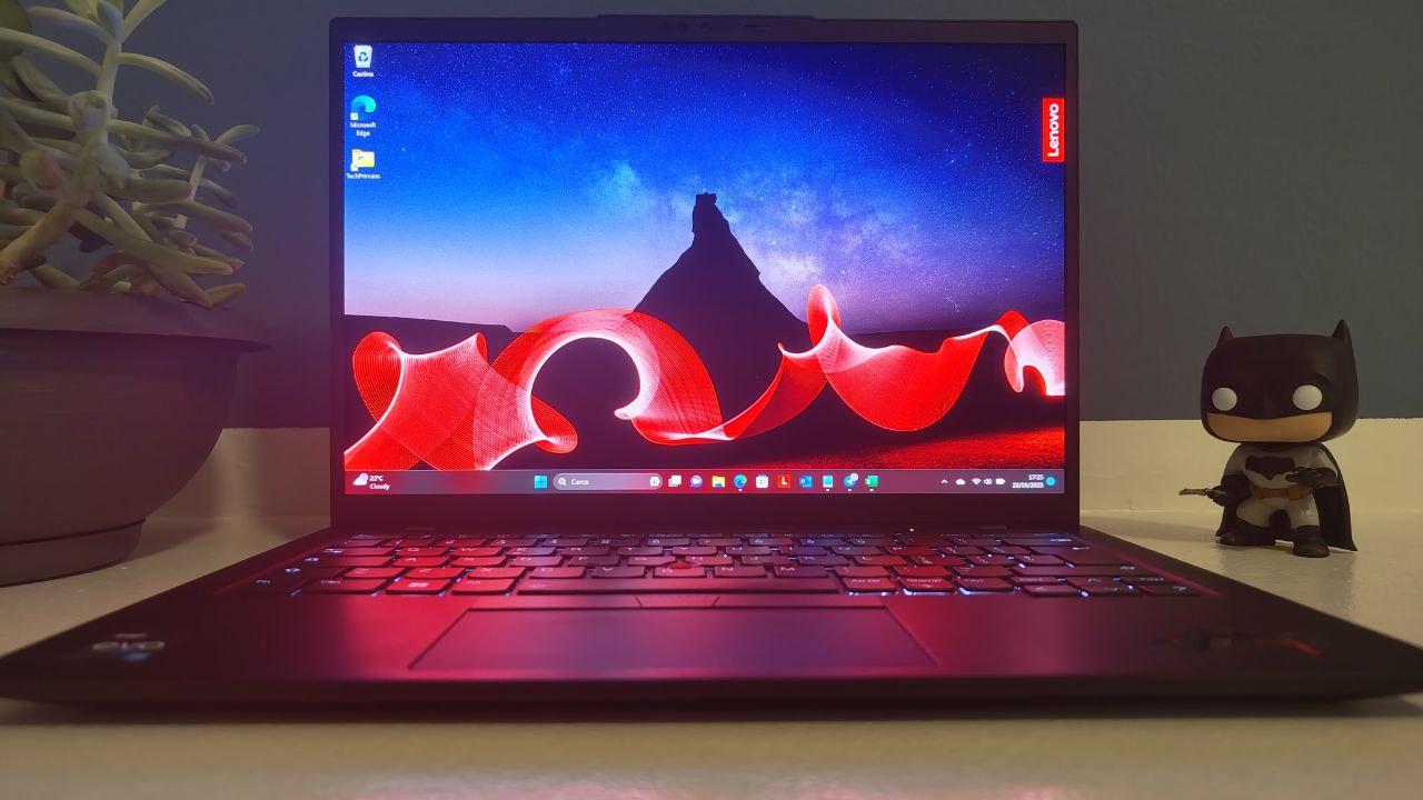 La recensione di Lenovo ThinkPad X1 Carbon Gen 11 (2023), la scelta giusta per chi lavora - e non solo thumbnail