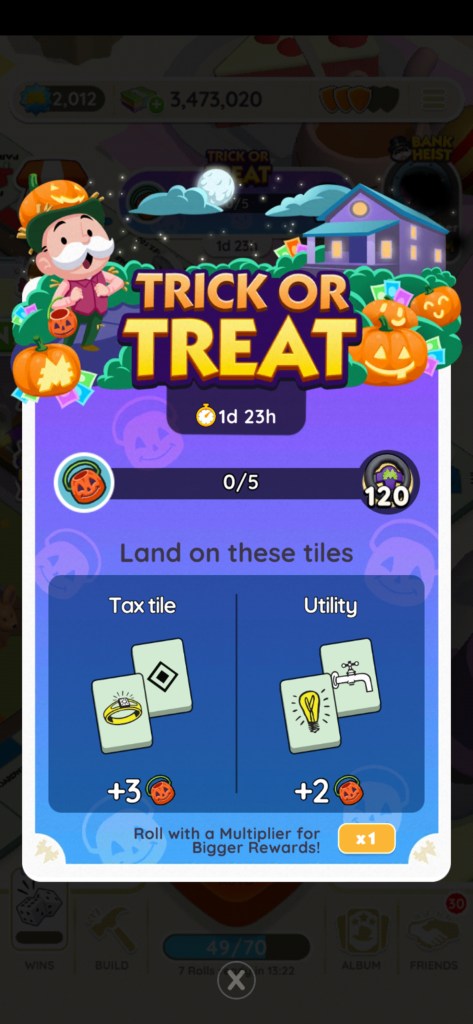 Ein Bild für das Trick or Treat-Event in Monopoly GO.  Das Bild zeigt Onkel Pennybags, der eine Kürbislaterne auf dem Kopf trägt und einen Korb in der Hand hält, um Süßes oder Saures zu machen.  Das Bild ist Teil eines Artikels über alle Belohnungen und Meilensteine ​​für Süßes oder Saures in Monopoly GO und darüber, wie man sie gewinnt.