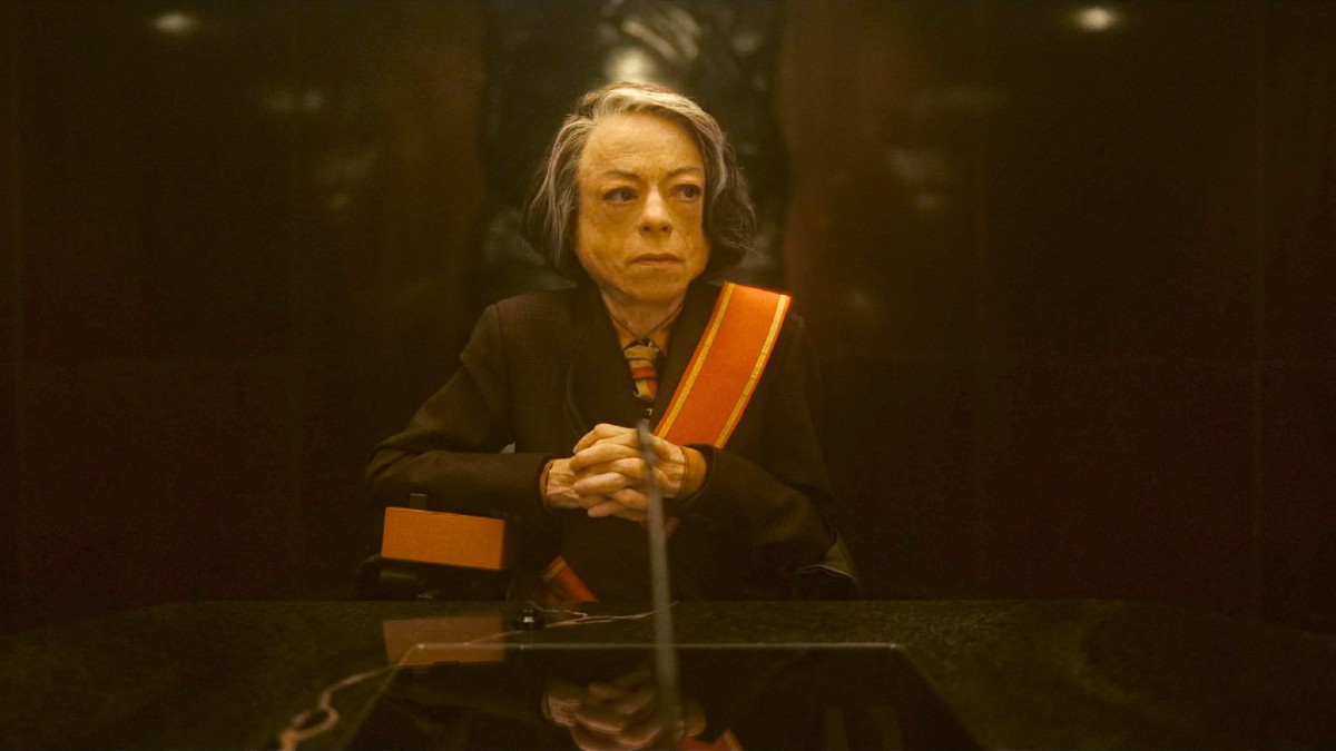 Liz Carr als Judge Gamble in Loki Staffel 2 als Teil eines Artikels, der erklärt, wer sie in der Marvel-Show spielt.