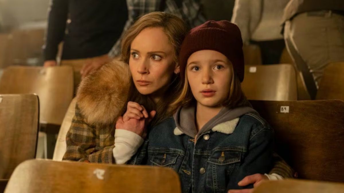 Juno Temple mit einem Kind in Fargo Staffel 5.