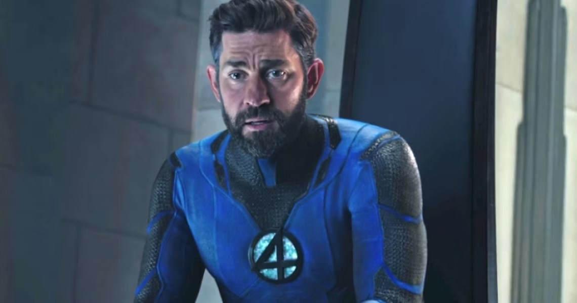 John Krasinski als Mr. Fantastic.  Dieses Bild ist Teil eines Artikels darüber, warum John Krasinski nicht Mr. Fantastic in Fantastic Four spielt.